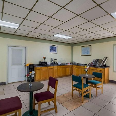 Rodeway Inn Conference Center Бомонт Экстерьер фото