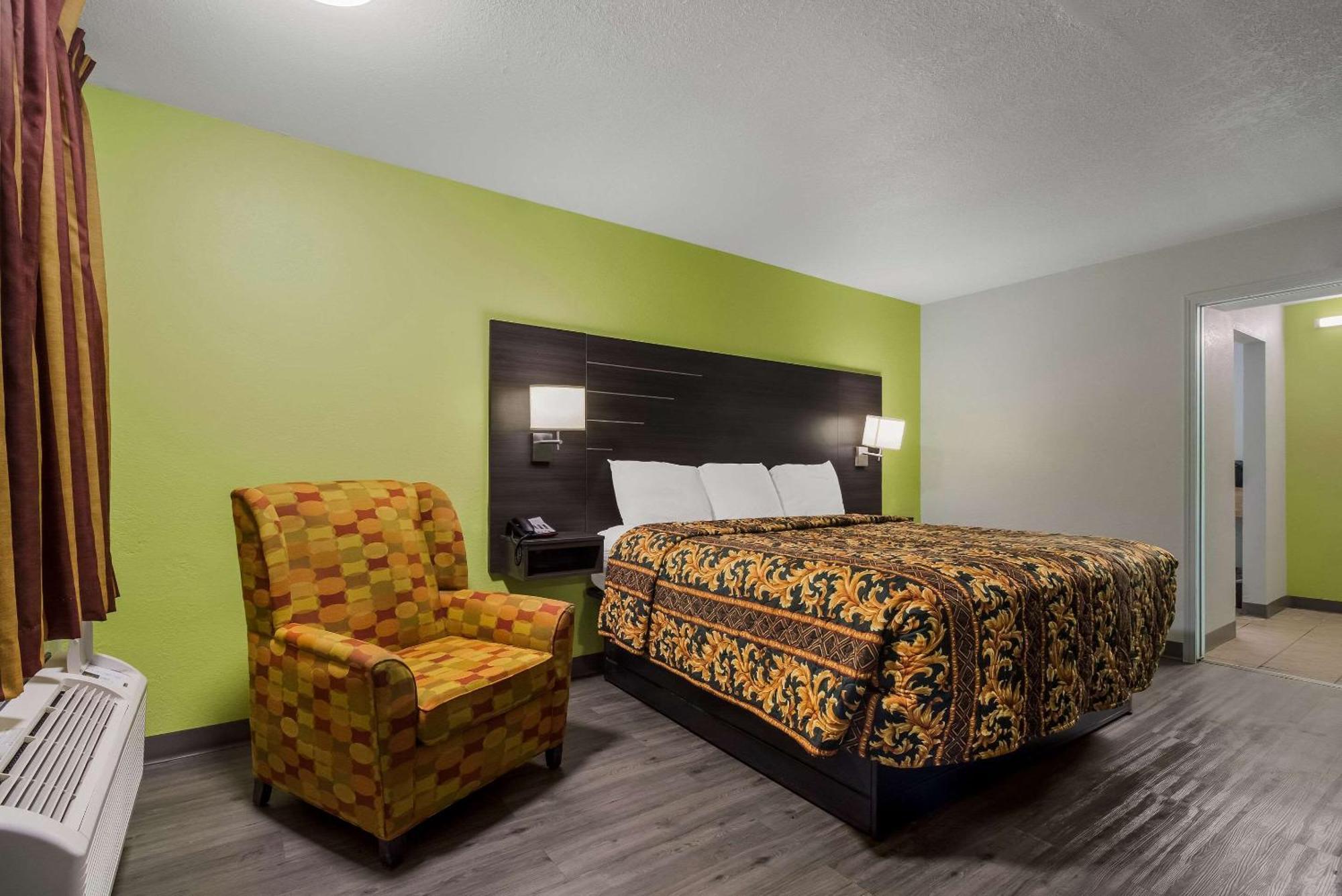 Rodeway Inn Conference Center Бомонт Экстерьер фото