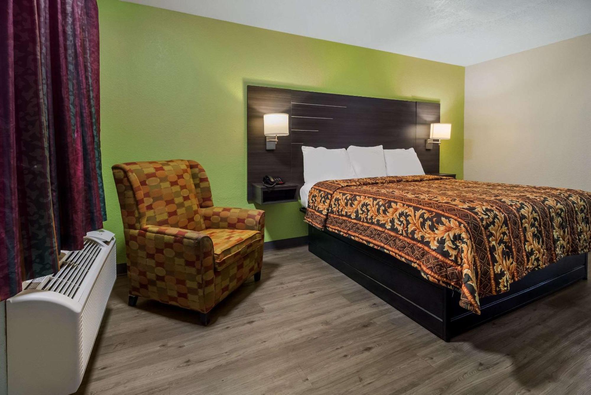 Rodeway Inn Conference Center Бомонт Экстерьер фото