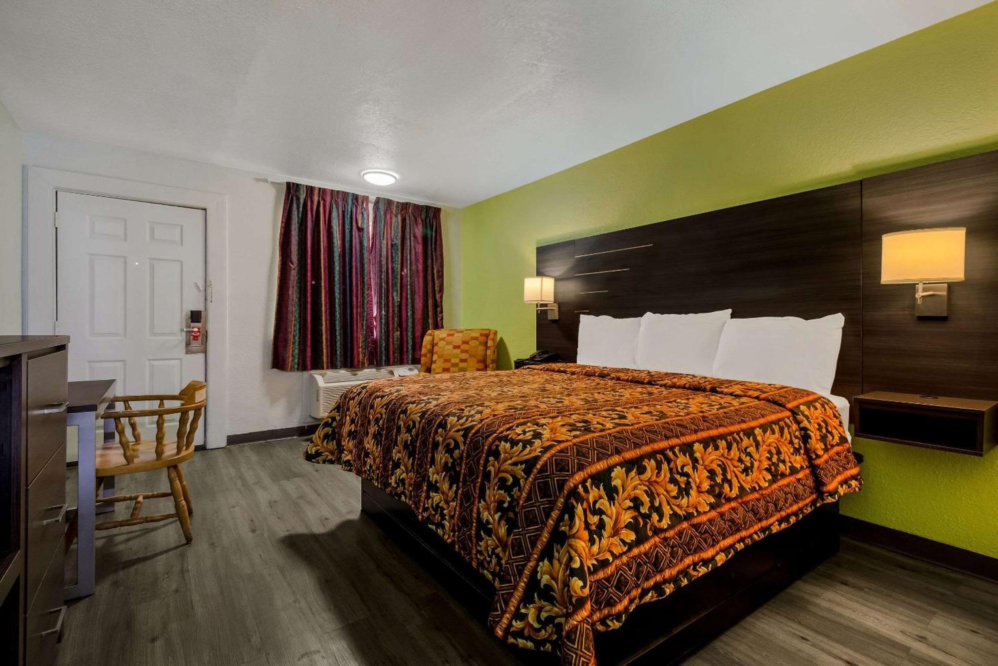 Rodeway Inn Conference Center Бомонт Экстерьер фото