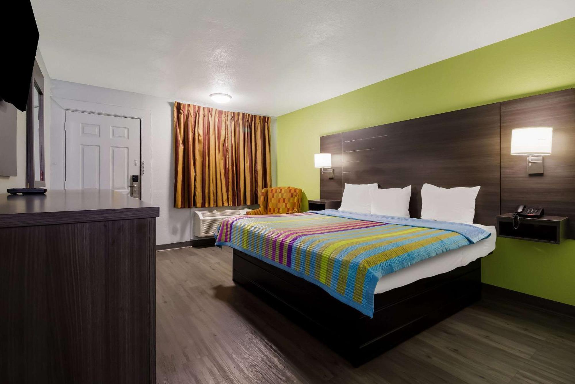 Rodeway Inn Conference Center Бомонт Экстерьер фото