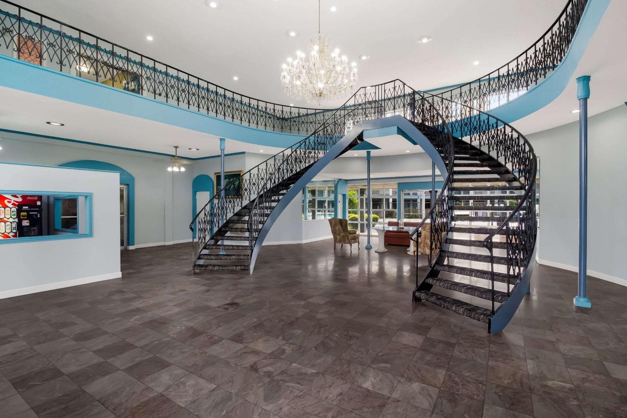 Rodeway Inn Conference Center Бомонт Экстерьер фото