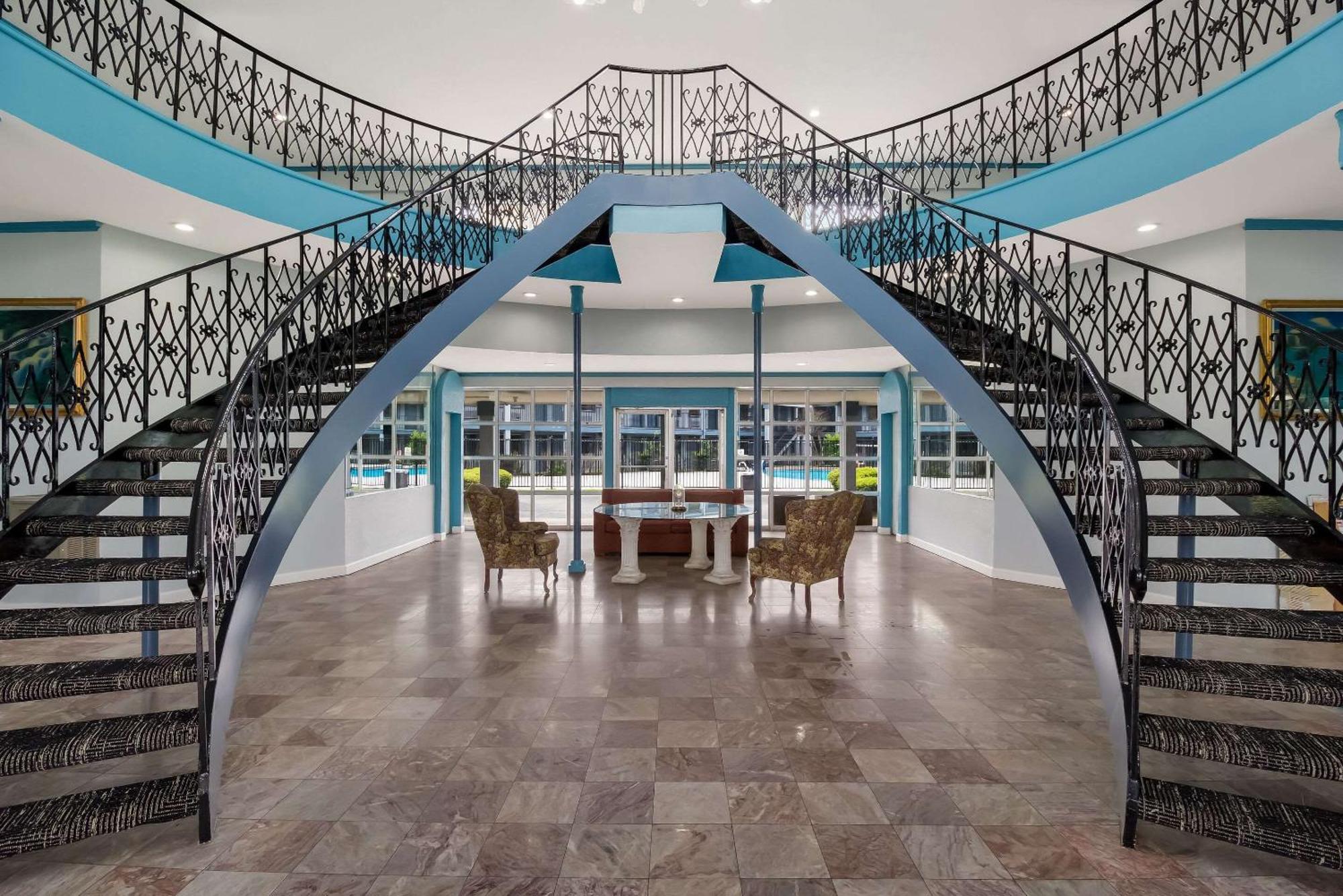 Rodeway Inn Conference Center Бомонт Экстерьер фото