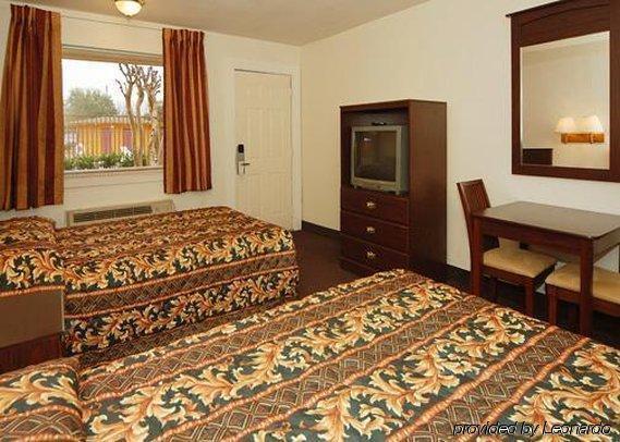 Rodeway Inn Conference Center Бомонт Номер фото