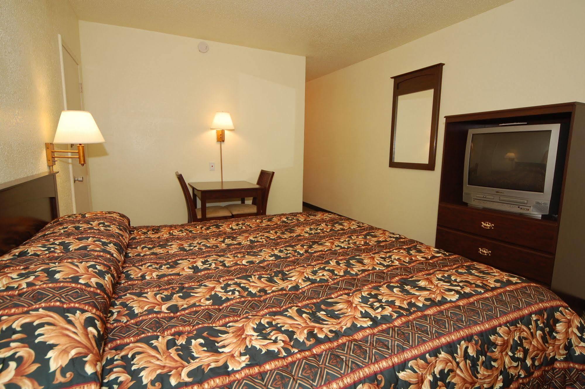Rodeway Inn Conference Center Бомонт Экстерьер фото