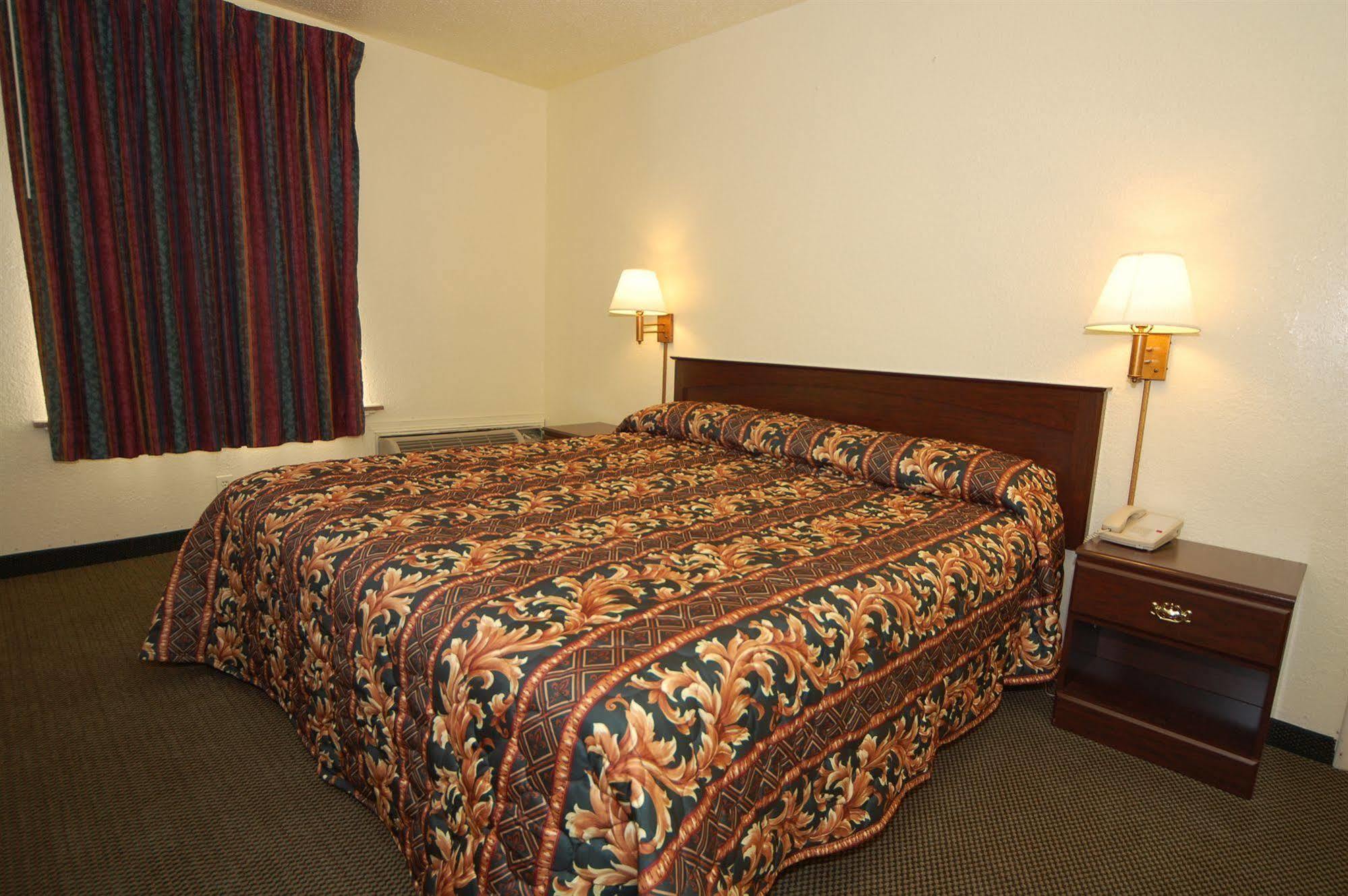 Rodeway Inn Conference Center Бомонт Экстерьер фото
